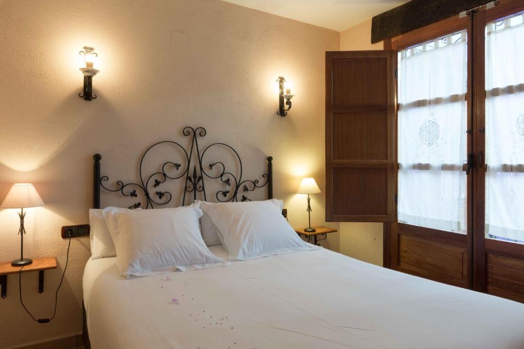 estudio-rural-familiar-chimenea-turimaestrat-11