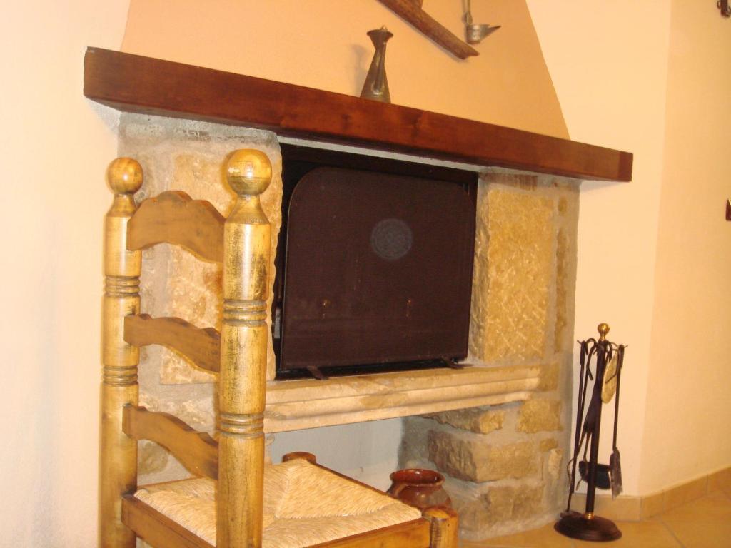 estudio-rural-familiar-chimenea-turimaestrat